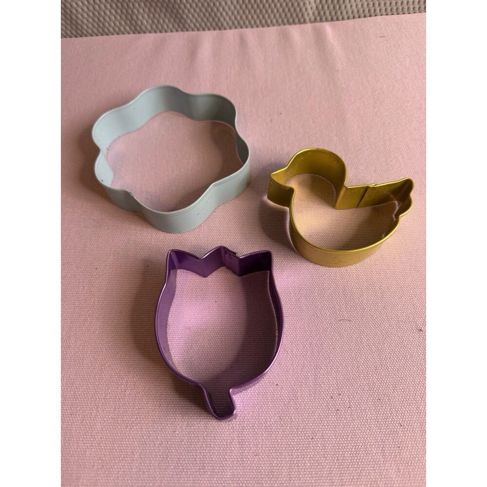 Wilton EASTER SPRING Painted Metal Cookie Cutter Set Of 3 Flower, Duck, Tulip